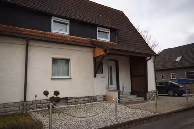 Kfz-Stellplatz, Garage, Doppelhaushälfte in Schillerstraße 2, 32839 Steinheim - Bild 2