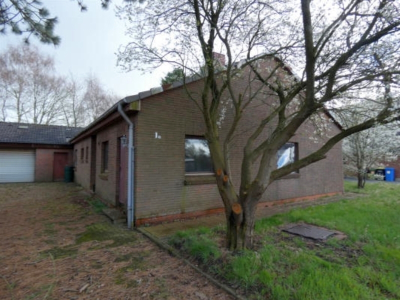 Einfamilienwohnhaus (erheblicher Brandschaden) nebst Doppelgarage in Weddingstedt - Bild 2
