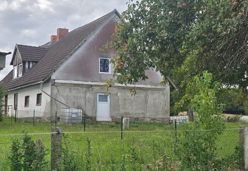 Einfamilienwohnhaus (ehem. Bauernhaus mit Stallteil und Heuboden) in Laage - Bild 2