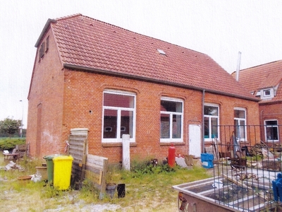 Wohnhaus mit Nebenflächen und Nebengebäude in Dorfstraße 18, 25923 Uphusum - Bild 1