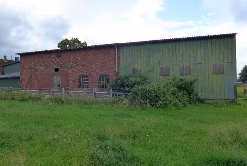 Grünland mit Scheune und Schuppen/Garage in Kremperheide - Bild 1