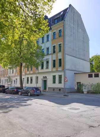 Eigentumswohnung (3 bis 4 Zimmer), Wohnung Nr. 7 samt Keller im Kellergeschoss mit Sondernutzungsrecht am Balkon in Plauen - Bild 2
