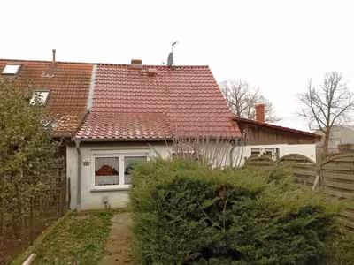 Einfamilienhaus (Doppelhaushälfte) mit Nebengebäuden in An der Linde 3, 17039 Blankenhof - Bild 2