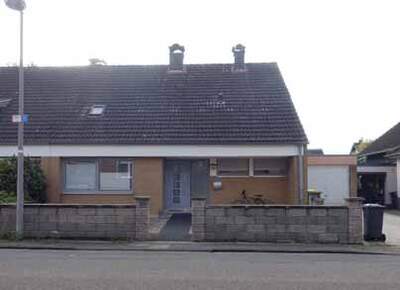 Garage, Doppelhaushälfte in Roggendorfer Weg 25 A, 50374 Erftstadt, Kierdorf - Bild 1