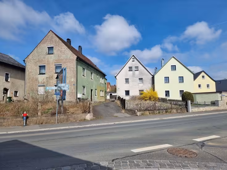 Hauptgebäude mit Nebengebäuden in Waldershof - Bild 1