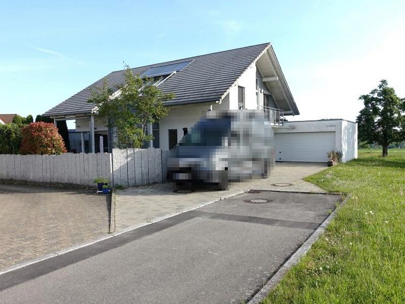 Wohnhaus mit Doppelgarage in Weil - Bild 1