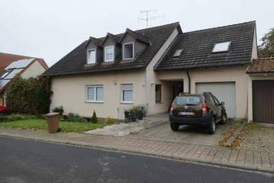 Zweifamilienhaus in Franz-Josef-Strauß-Straße 14, 97232 Giebelstadt, Eßfeld - Bild 1