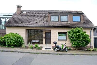Zweifamilienhaus, Doppelgarage, zwei Kfz-Stellplätze in Am Steinberg 10, 51519 Odenthal, Osenau - Bild 1