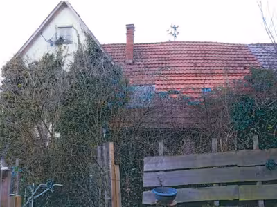 Wohnhaus mit Scheune (Abbruchobjekt) und Grünland in Friedhofstraße 11, 73660 Urbach-Oberurbach - Bild 1