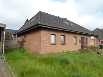 Einfamilienhaus mit integrierter Garage nebst Schuppenanbau in Tweitjenkoppel 4, 25746 Heide - Bild 2