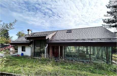 Einfamilienhaus mit Garagengebäude als Anbau in Icking - Bild 1