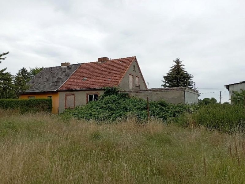 Einfamilienhaus (unbewohnbar durch Brand) und abbruchreife Ruine in Demmin - Bild 3