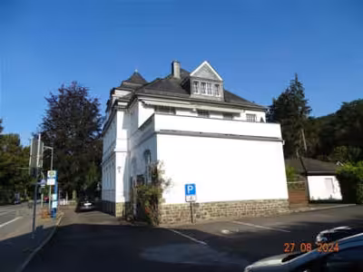 Wohn-/Geschäftshaus, Kfz-Stellplatz, Gewerbeeinheit (z.B. Laden, Büro), zusätzliches Bürogebäude eingeschossig, Denkmalschutz auf Haupthaus in Bergische Straße 50, 51766 Engelskirchen - Bild 2