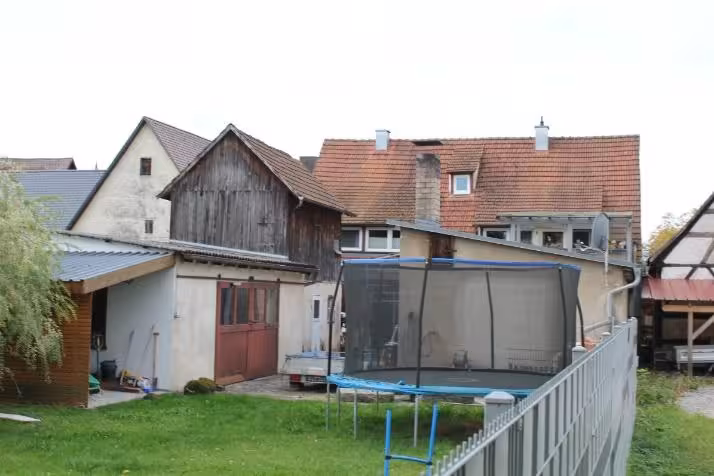 3 Wohngebäude und 2 Nebengebäude in Ebermannstadt - Bild 2