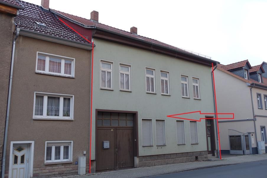 Wohnhaus mit überbauter Torfahrt und rückwärtigen Nebengebäude in Oberbösa - Bild 1