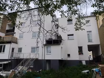 Mehrfamilienhaus, Reihenhaus, Es handelt sich um zwei mehrseitig angebaute unterkellerte Mehrfamilienhäuser. Die Häuser bilden eine wirtschaftliche Einheit. Es liegen in verschiedener Hinsicht Besonderheiten vor. in Düren - Bild 2