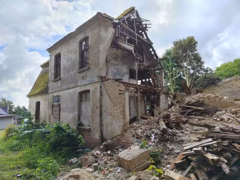 Ruinöses ehem. Wirtschaftsgebäude und ruinöses Nebengebäude in Groß Markow - Bild 4