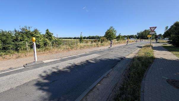 Sonstiges, unbebautes Grundstück, sowie ein Grundstück mit zwei Parkplatzüberdachungen in Zülpich - Bild 3
