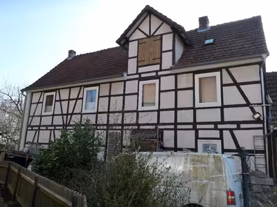 Einfamilienhaus, Garage, unbebautes Grundstück in Burgstraße 44 und Halsgaerten, 34454 Bad Arolsen, Wetterburg - Bild 1