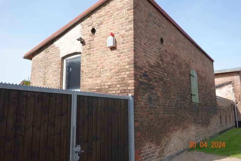 Einfamilienhaus mit Nebengebäuden in Stavenhagen - Bild 2