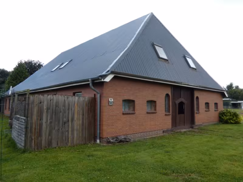 Resthof mit 3 Wohneinheiten, Lagerfläche und Nebengelassen in Hollingstedt - Bild 1