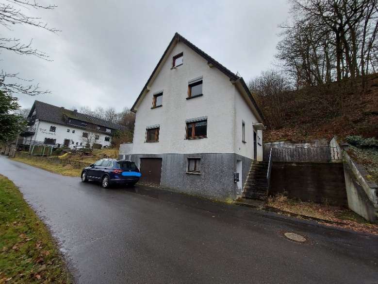 Zweifamilienhaus, Garage, unbebautes Grundstück in Schleiden - Bild 1