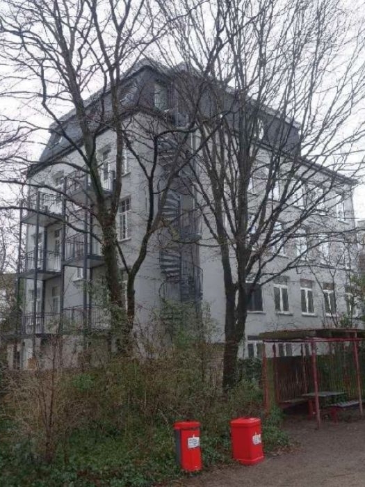 Gewerbeflächen und Wohnung in Hamburg - Bild 1