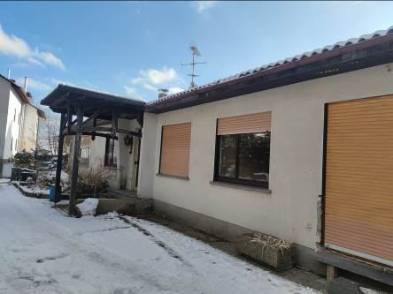 Zweifamilienhaus, Garage, land- und forstwirtschaftlich genutztes Grundstück in Geiselbach - Bild 1