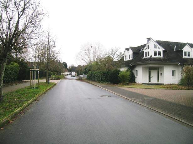 freistehendes Einfamilienhaus mit Garage in Düsseldorf - Bild 2