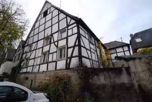 Mehrfamilienhaus, Denkmalschutz, Das Objekt wäre ohne Denkmalschutz abrisswürdig. in Schwerte - Bild 1