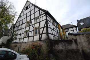Mehrfamilienhaus, Denkmalschutz, Das Objekt wäre ohne Denkmalschutz abrisswürdig. in Schwerte - Bild 1