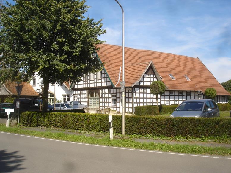 Gebäudekomplex, bestehend aus Wohn- u. wahrscheinlich Lagerbereichen, Doppelcarport in Preußisch Oldendorf - Bild 2