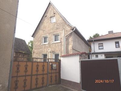 Einfamilienhaus, Wohnhaus, Scheune und Schuppen in Kirchplatz 11, 06642 Kaiserpfalz, Bucha - Bild 2