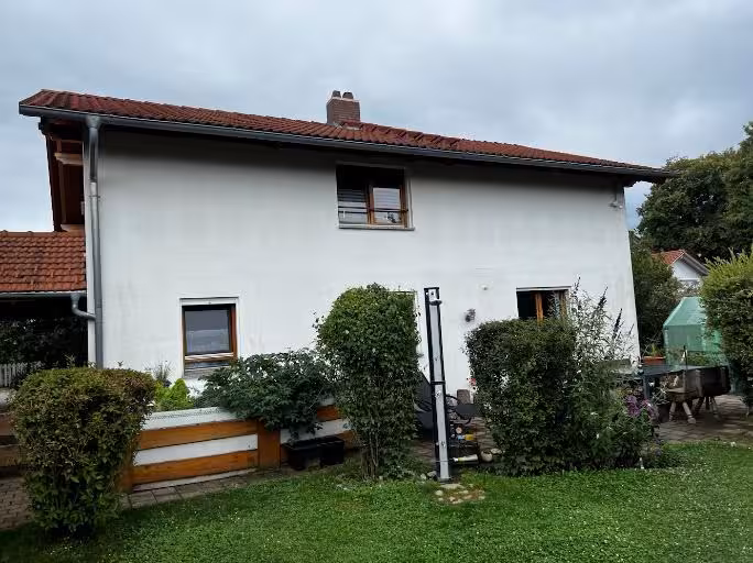 Einfamilienhaus mit Garagen in Aiging - Bild 1