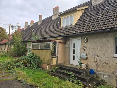 Reihenhaus mit 3 Wohneinheiten und einfachen Nebengebäuden in Dorfstraße 12b-12d, 17506 Schmoldow - Bild 1