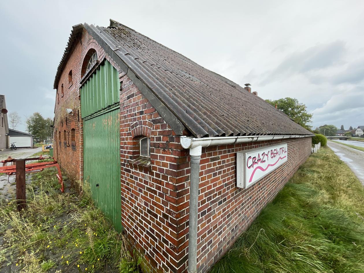 Fehnhaus mit Wohnteil und Scheune in Mittegroßefehn - Bild 1