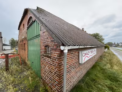 Fehnhaus mit Wohnteil und Scheune in Hauptkanal Nord 8, 26629 Großefehn, Mittegroßefehn - Bild 1