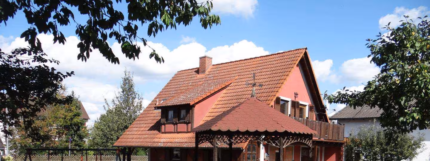 Garagengebäude mit eingebauter Wohnung in Hirschaid - Bild 3