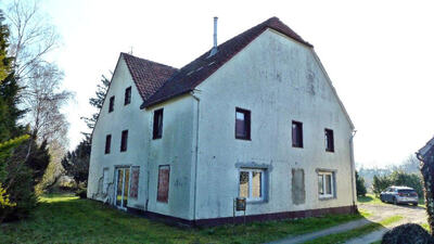 Einfamilienhaus, mit Massivschuppen und Reihengarage, -Abbruchobjekt- in Waldstraße 147, 32832 Augustdorf - Bild 1