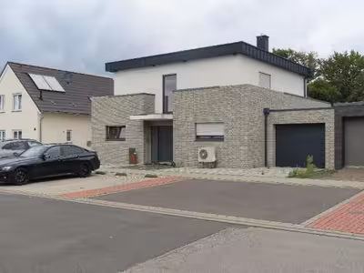 Garage, Einfamilienhaus, Wohnhaus mit 2 PKW-Garagen in Schubertstraße 23, 52382 Niederzier, Ellen - Bild 3