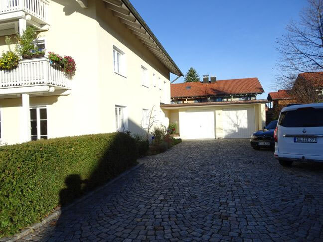 Mehrfamilienhaus und Garage in Lenggries - Bild 2