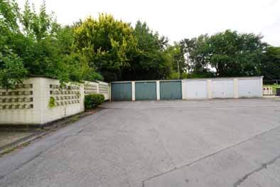 Zweifamilienhaus, drei Fertiggaragen und eine Doppengarage in Schwerte - Bild 1