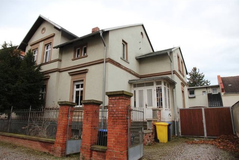Zweifamilienhaus mit Nebengebäude in Ballenstedt - Bild 2