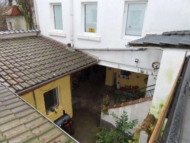 Mehrfamilienhausanlage mit gewerblicher Nutzung und Nebengebäuden in Schönau - Bild 1