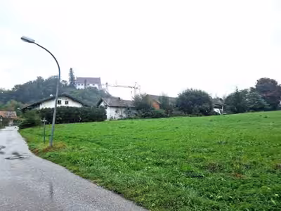 baufälliges Gebäudeensemble und Wiese in Almstraße 1,3, 82467 Isen, Burgrain - Bild 6