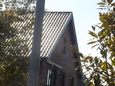 Garage, Eigentumswohnung (3 bis 4 Zimmer), sowie einem ohne Genehmigung (weitgehend) ausgebauten Dachgeschoss in Hauptstraße 40, 41363 Jüchen, Holz - Bild 2