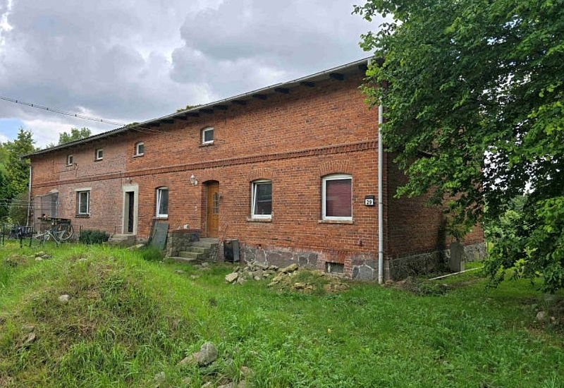 Einfamilienwohnhaus (Doppelhaushälfte) mit Nebengebäude in Gültz - Bild 2
