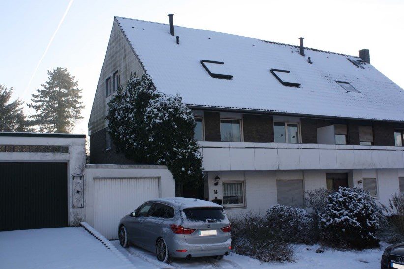 Einfamilienhaus mit Einliegerwohnung als Doppelhaushälfte mit Garage in Ratingen - Bild 1