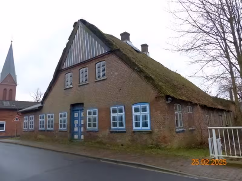Denkmalgeschützter Fachhallenbau in Borsfleth - Bild 1