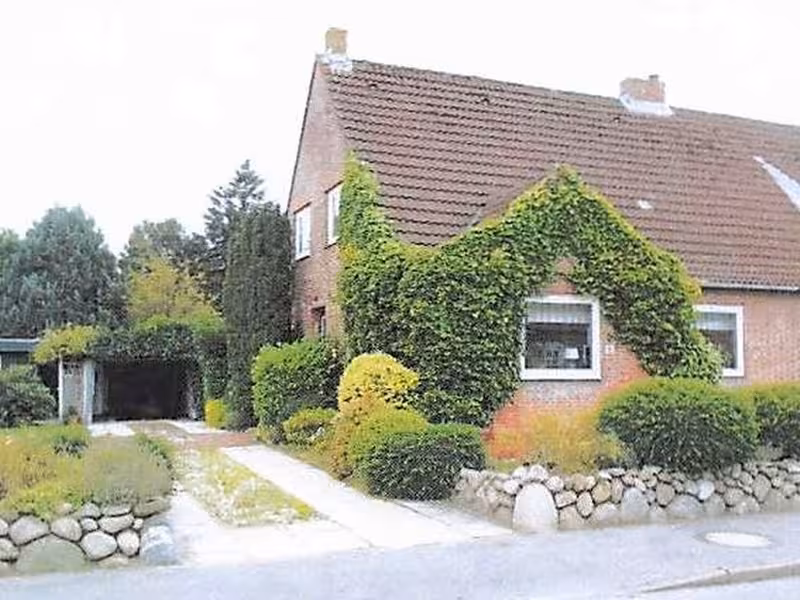 Reihenendhaus mit Garagengebäude und Holzschuppen in Niebüll - Bild 4